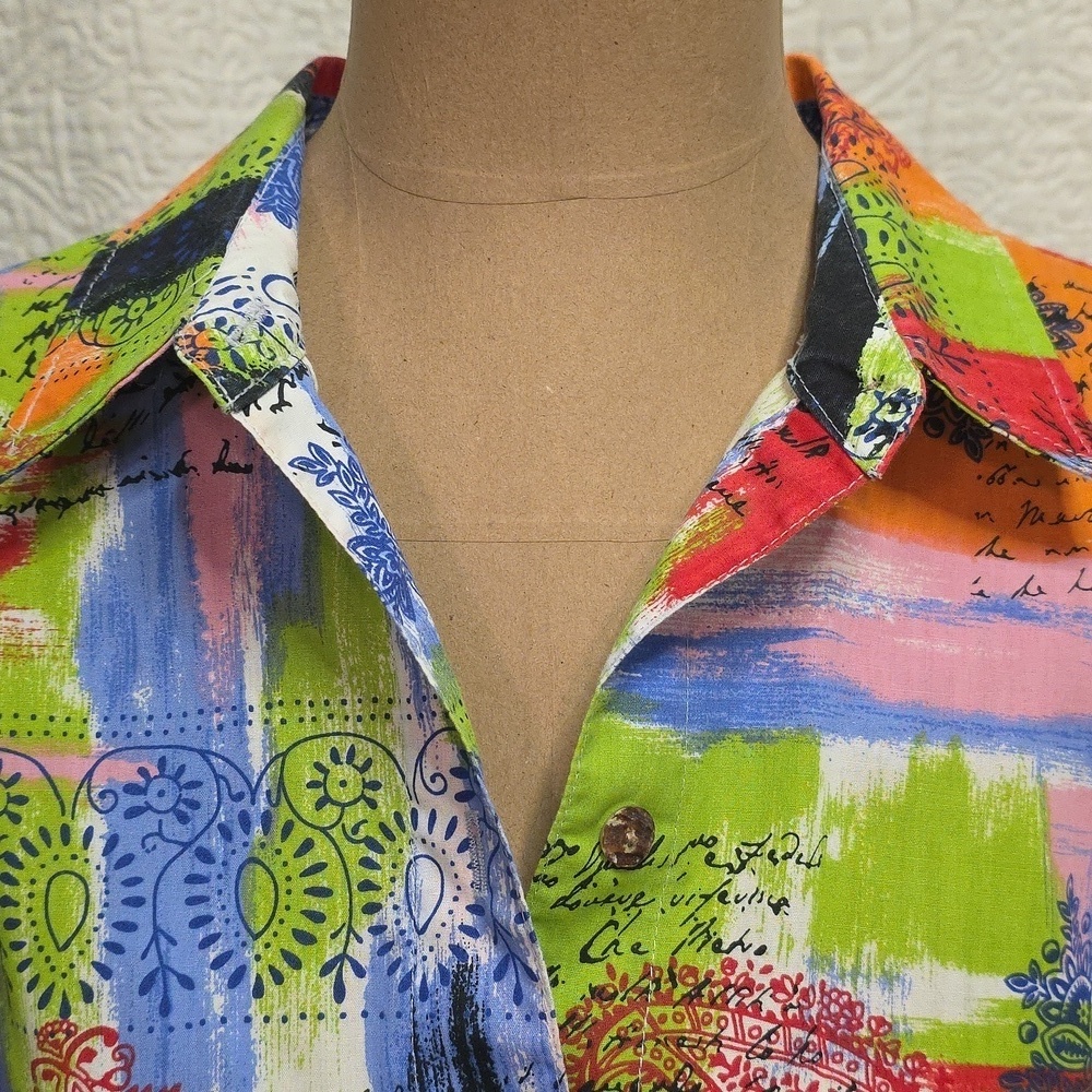 TravelSmith Red Orange Green Blue Graphic Button Down Shirt Vacation - Picture 3 of 9